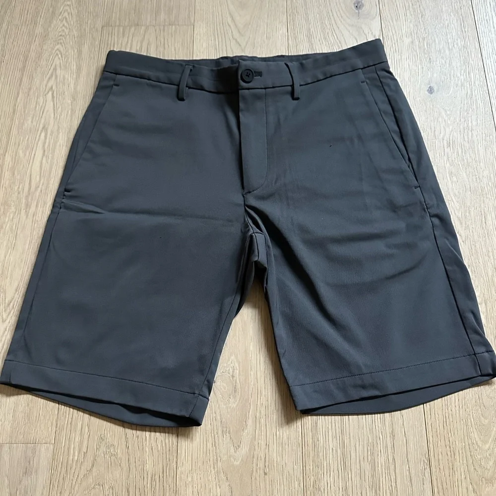 Theory Grey Ascend Tech Shorts Size 30 - Picture 1 of 8